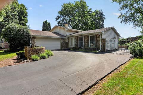 Photo of 24W635 Woodcrest Drive, Naperville, IL 60540 (MLS # 12718419)