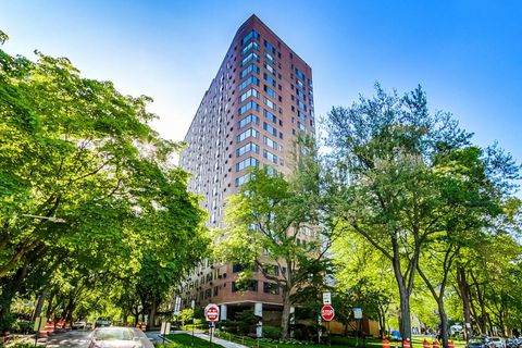 Photo of 3100 N Lake Shore Drive #1506, Chicago, IL 60657 (MLS # 12522866)