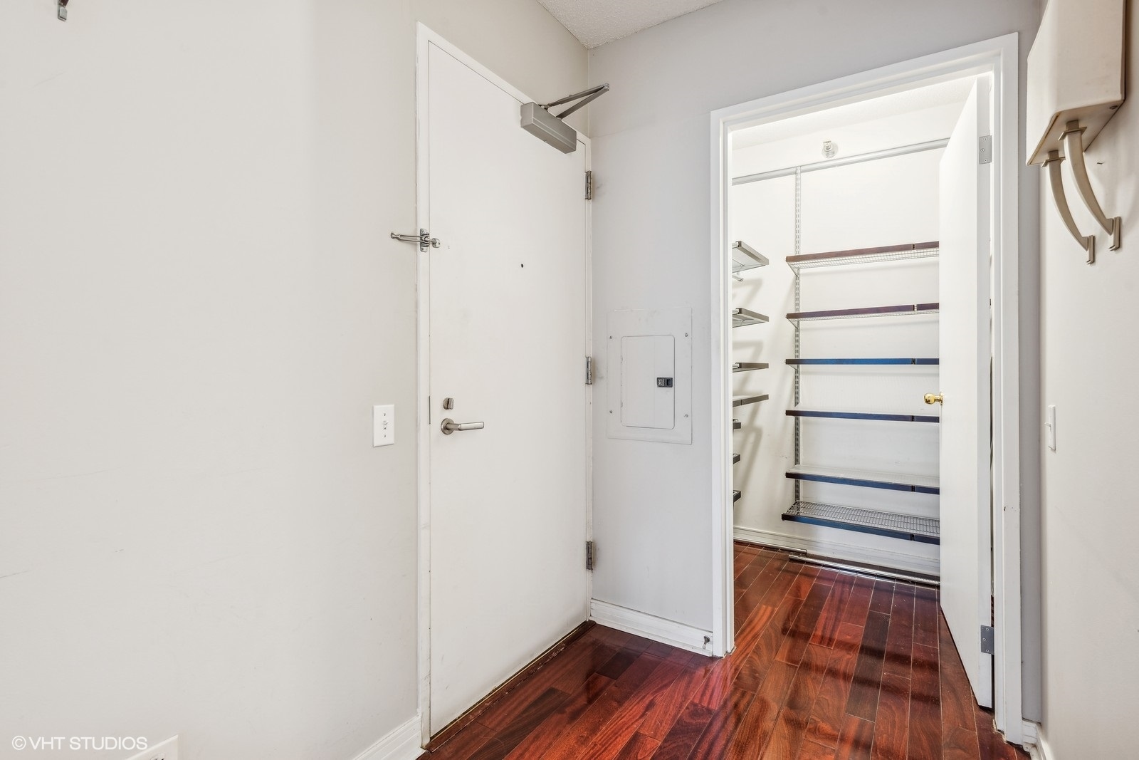 512 N Mcclurg Court 3901