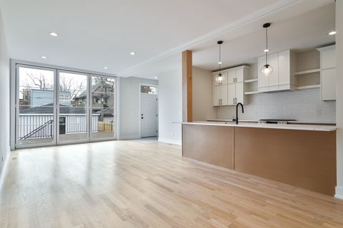 Tiny photo for 3727 W Sunnyside Avenue, Chicago, IL 60625 (MLS # 12569433)