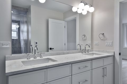 Tiny photo for 3727 W Sunnyside Avenue, Chicago, IL 60625 (MLS # 12569433)