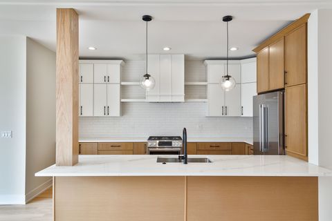 Tiny photo for 3727 W Sunnyside Avenue, Chicago, IL 60625 (MLS # 12569433)