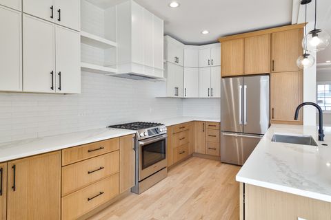 Tiny photo for 3727 W Sunnyside Avenue, Chicago, IL 60625 (MLS # 12569433)