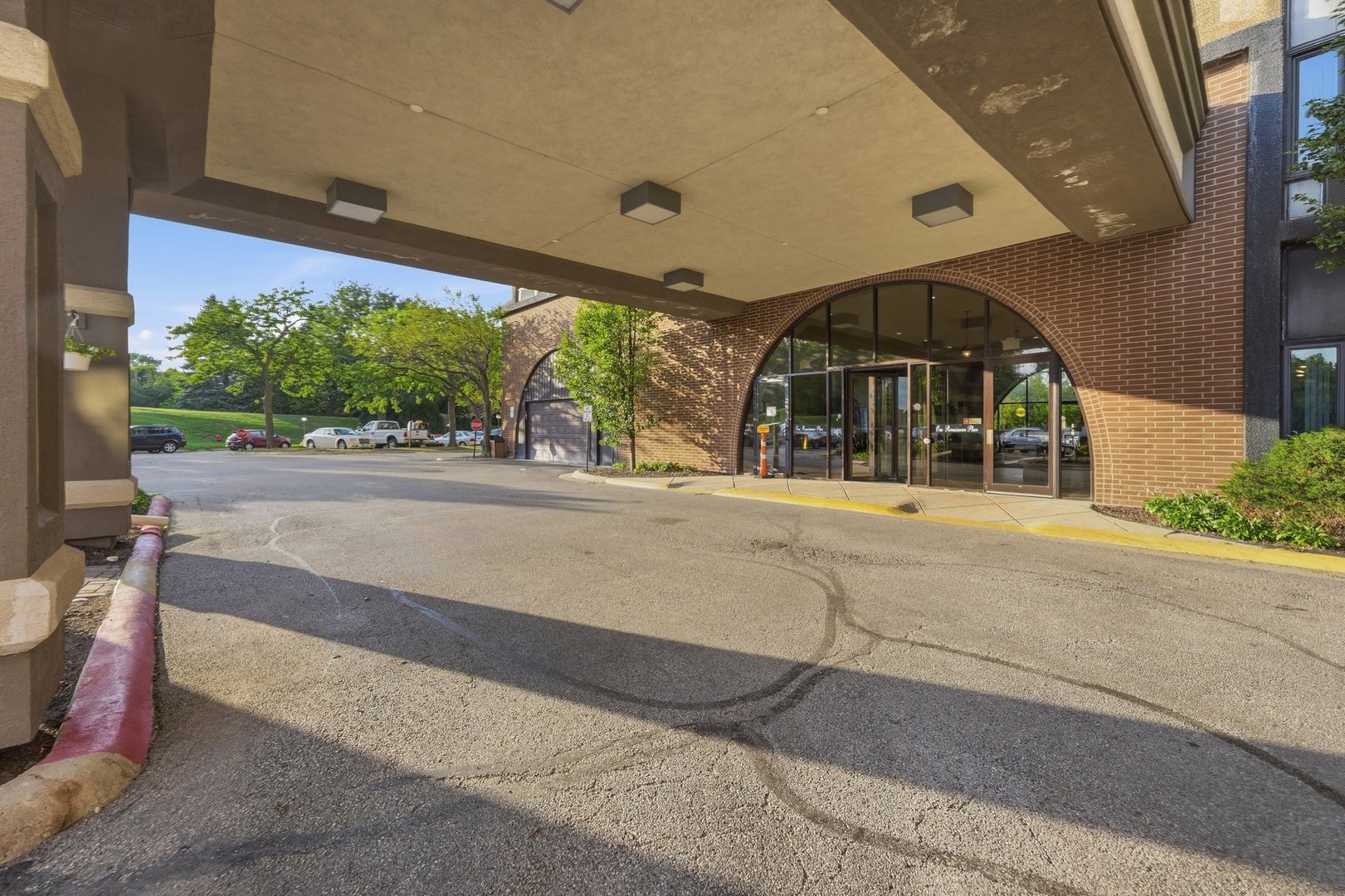 1 Renaissance Place 816