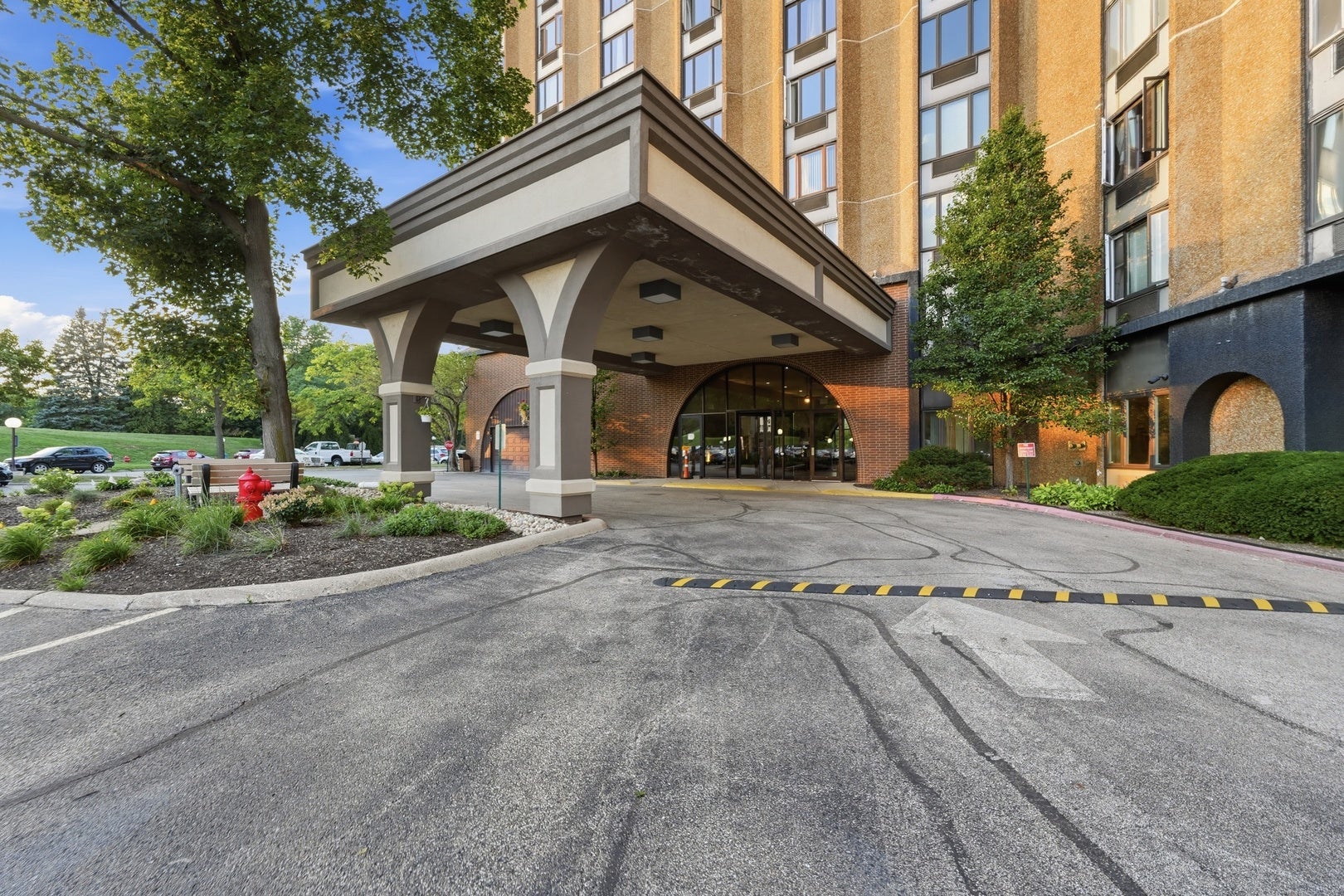 1 Renaissance Place 816