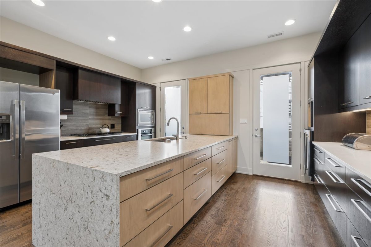 1622 W Julian Street 2