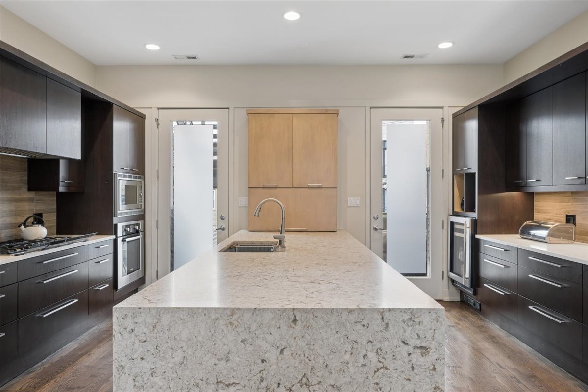 1622 W Julian Street 2