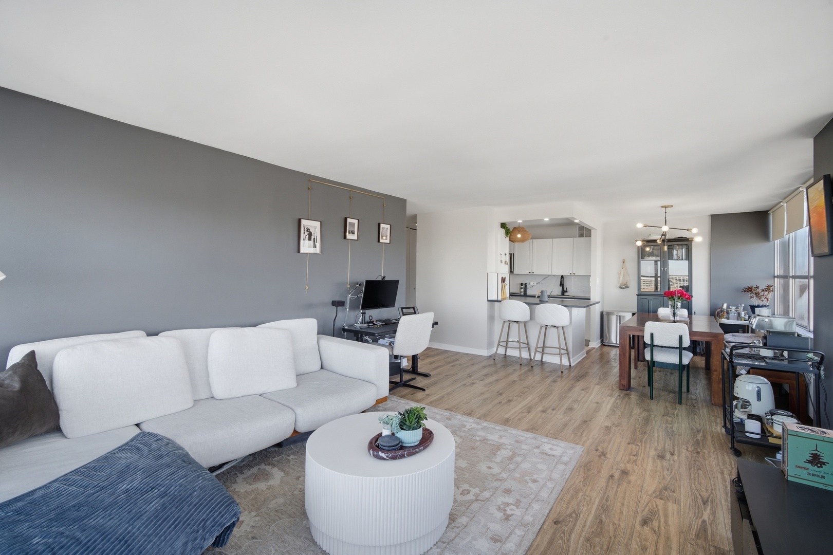 655 W Irving Park Road 2916