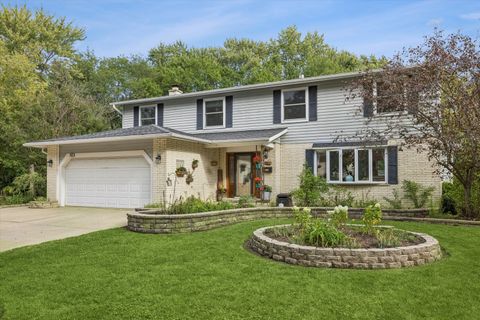 Photo of 1355 N King George Court, Palatine, IL 60067 (MLS # 12481535)