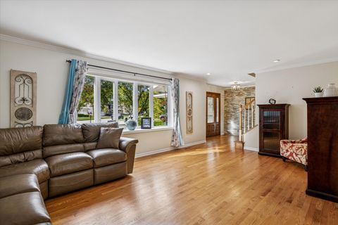 Tiny photo for 1355 N King George Court, Palatine, IL 60067 (MLS # 12481535)