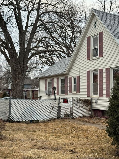 Tiny photo for 404 5th Avenue, Mendota, IL 61342 (MLS # 12586641)