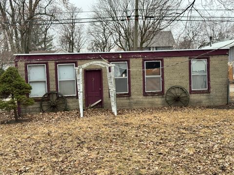 Tiny photo for 404 5th Avenue, Mendota, IL 61342 (MLS # 12586641)