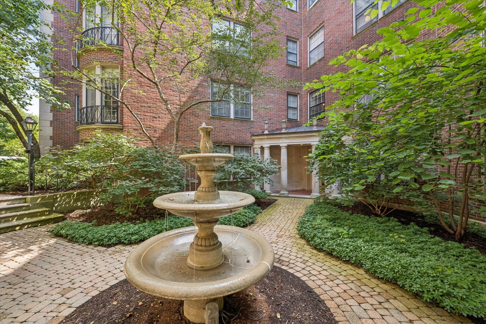 940 MICHIGAN Avenue 1H