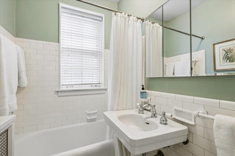 Tiny photo for 940 MICHIGAN Avenue #1H, Evanston, IL 60202 (MLS # 12738118)