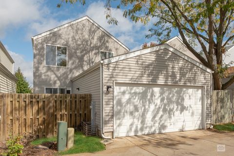 Tiny photo for 956 Four Seasons Boulevard, Aurora, IL 60504 (MLS # 12569350)