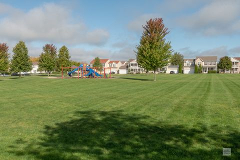 Tiny photo for 956 Four Seasons Boulevard, Aurora, IL 60504 (MLS # 12569350)