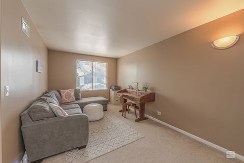 Tiny photo for 956 Four Seasons Boulevard, Aurora, IL 60504 (MLS # 12569350)