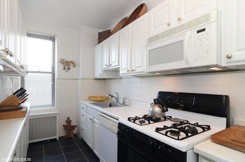 Tiny photo for 2000 N Lincoln Park West Avenue #312, Chicago, IL 60614 (MLS # 12623681)