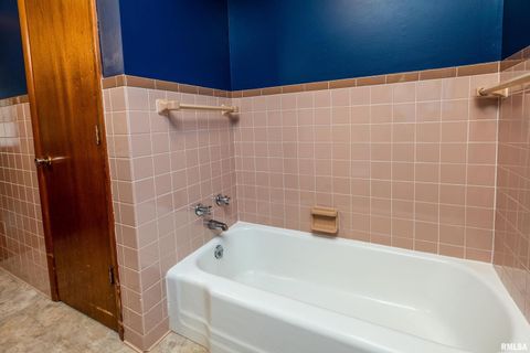 Tiny photo for 301 S GLENVIEW Drive, Carbondale, IL 62901 (MLS # EB458837)