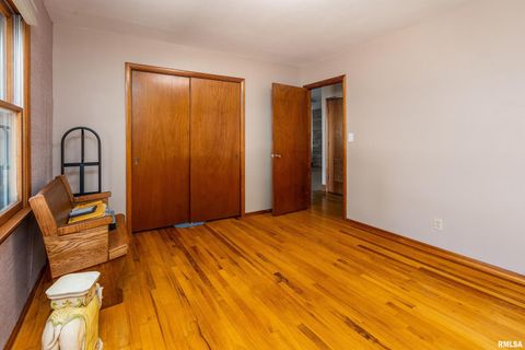 Tiny photo for 301 S GLENVIEW Drive, Carbondale, IL 62901 (MLS # EB458837)