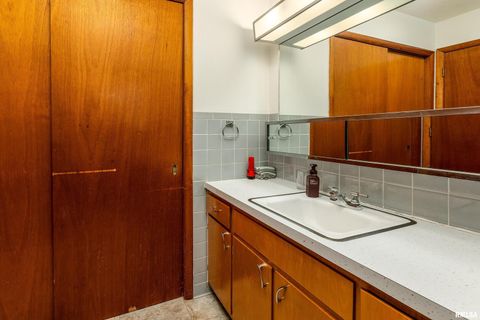 Tiny photo for 301 S GLENVIEW Drive, Carbondale, IL 62901 (MLS # EB458837)