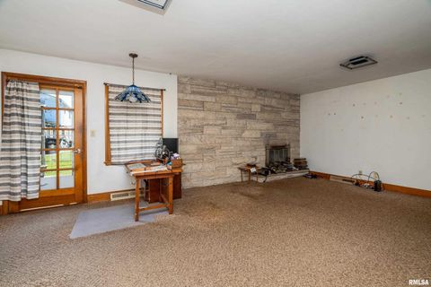 Tiny photo for 301 S GLENVIEW Drive, Carbondale, IL 62901 (MLS # EB458837)