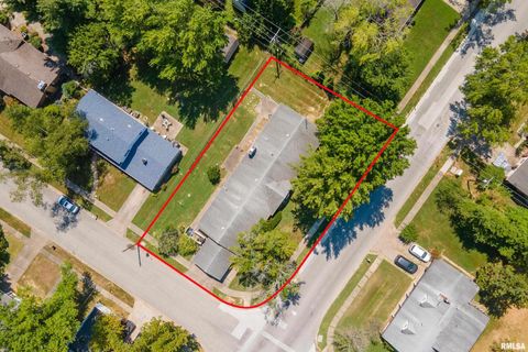 Tiny photo for 301 S GLENVIEW Drive, Carbondale, IL 62901 (MLS # EB458837)