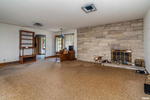 Tiny photo for 301 S GLENVIEW Drive, Carbondale, IL 62901 (MLS # EB458837)