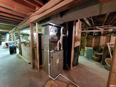 Tiny photo for 301 S GLENVIEW Drive, Carbondale, IL 62901 (MLS # EB458837)