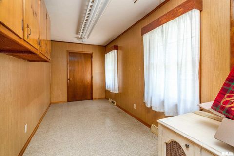 Tiny photo for 301 S GLENVIEW Drive, Carbondale, IL 62901 (MLS # EB458837)