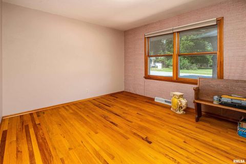 Tiny photo for 301 S GLENVIEW Drive, Carbondale, IL 62901 (MLS # EB458837)