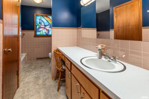 Tiny photo for 301 S GLENVIEW Drive, Carbondale, IL 62901 (MLS # EB458837)