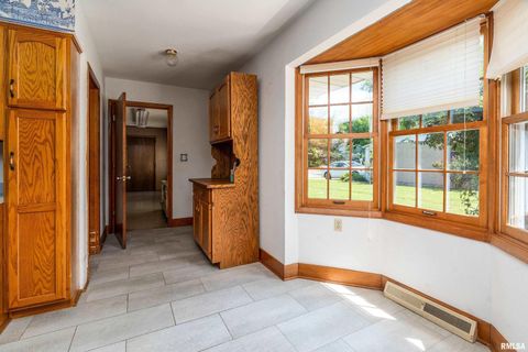 Tiny photo for 301 S GLENVIEW Drive, Carbondale, IL 62901 (MLS # EB458837)