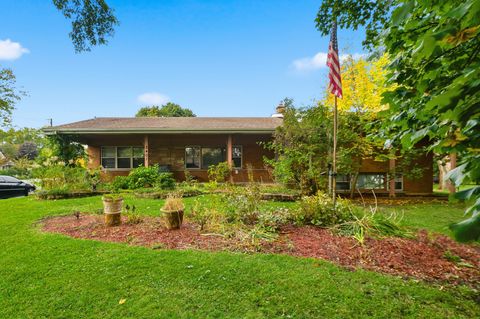 Photo of 2401 Rohlwing Road, Rolling Meadows, IL 60008 (MLS # 12647577)