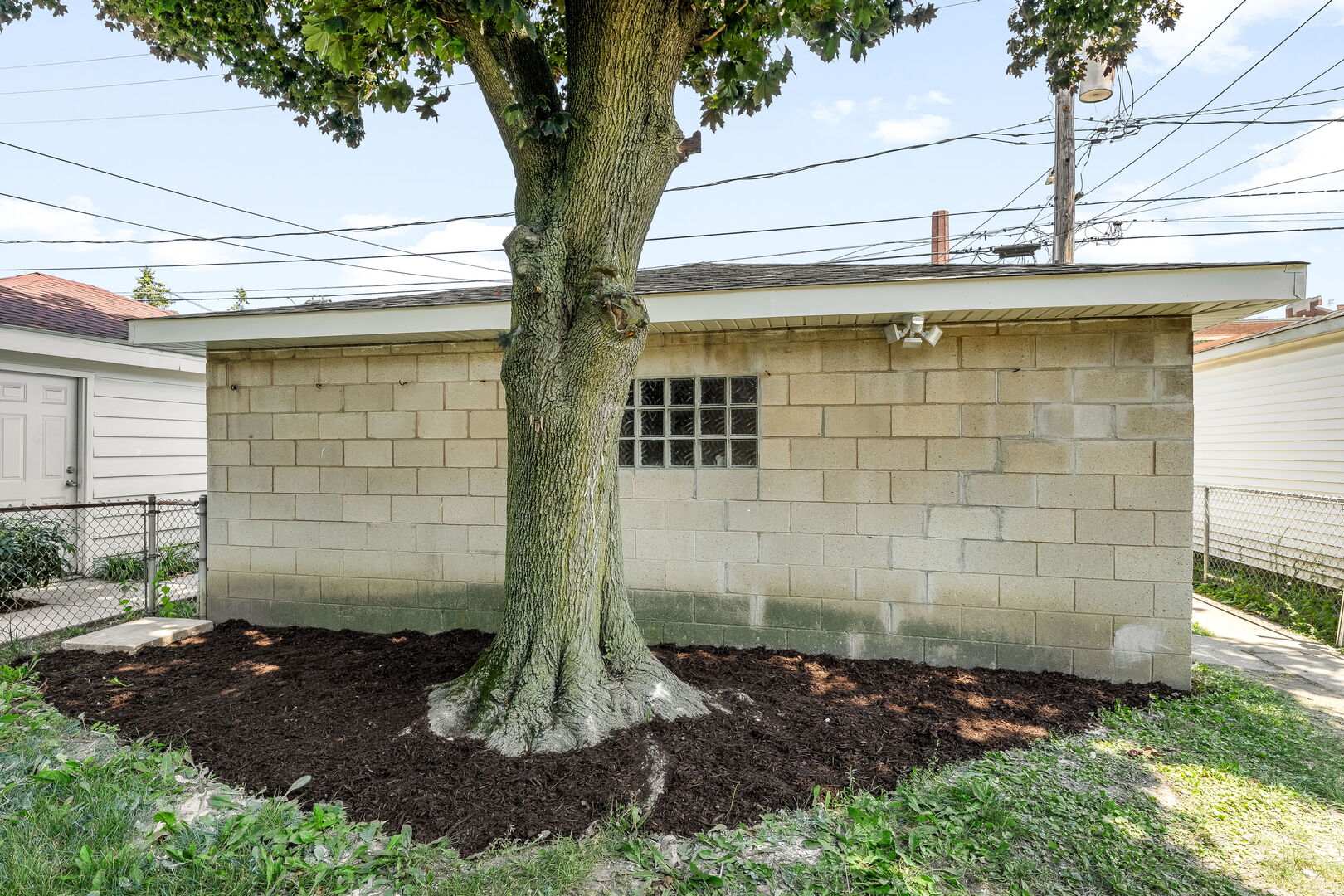 2407 S 60th Court