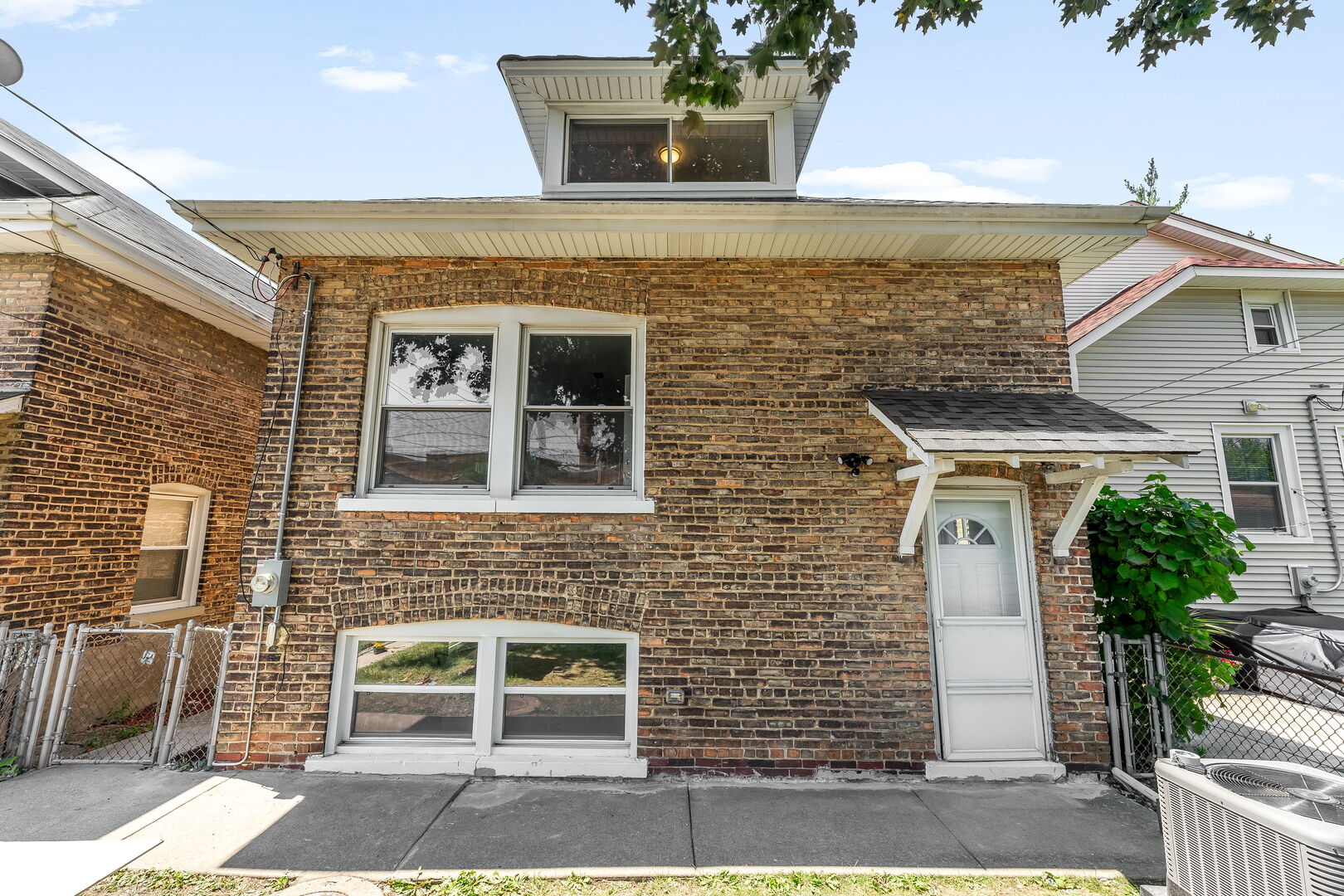 2407 S 60th Court