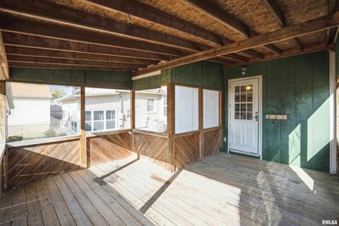 Tiny photo for 837 14TH Avenue S, Clinton, IA 52732 (MLS # QC4269148)