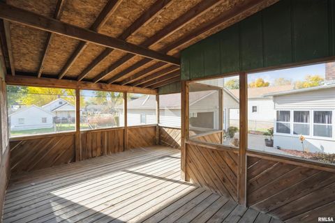 Tiny photo for 837 14TH Avenue S, Clinton, IA 52732 (MLS # QC4269148)