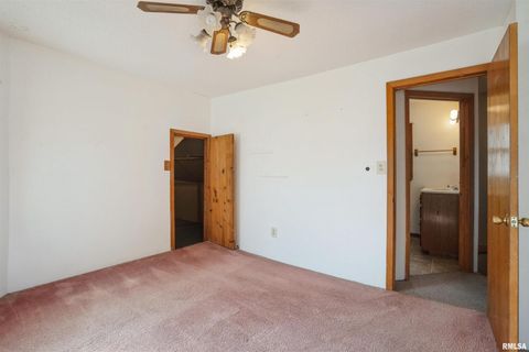 Tiny photo for 837 14TH Avenue S, Clinton, IA 52732 (MLS # QC4269148)