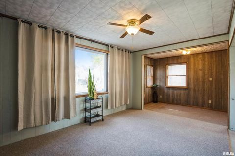 Tiny photo for 837 14TH Avenue S, Clinton, IA 52732 (MLS # QC4269148)