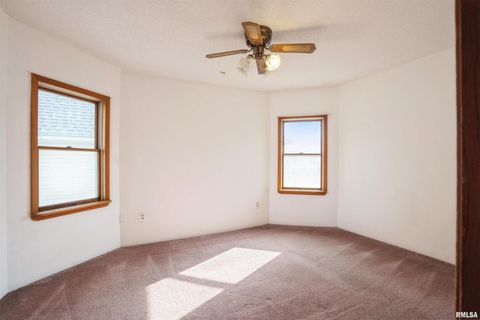 Tiny photo for 837 14TH Avenue S, Clinton, IA 52732 (MLS # QC4269148)