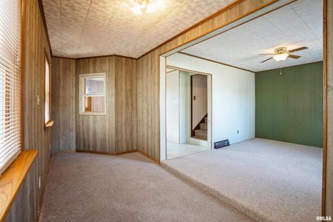 Tiny photo for 837 14TH Avenue S, Clinton, IA 52732 (MLS # QC4269148)