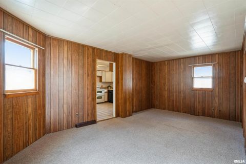 Tiny photo for 837 14TH Avenue S, Clinton, IA 52732 (MLS # QC4269148)