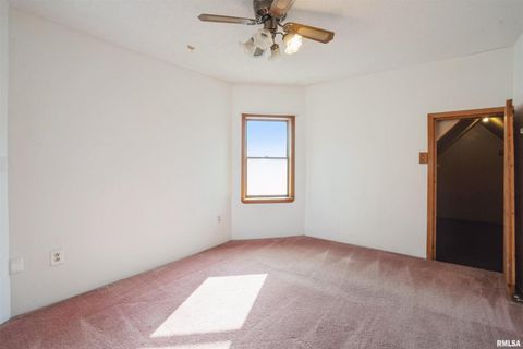 Tiny photo for 837 14TH Avenue S, Clinton, IA 52732 (MLS # QC4269148)