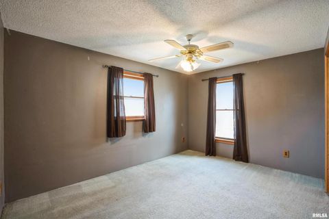 Tiny photo for 837 14TH Avenue S, Clinton, IA 52732 (MLS # QC4269148)