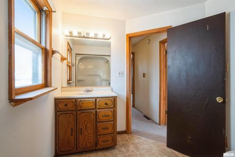 Tiny photo for 837 14TH Avenue S, Clinton, IA 52732 (MLS # QC4269148)