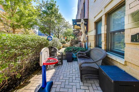 Tiny photo for 1010 N Crosby Street, Chicago, IL 60610 (MLS # 12476248)