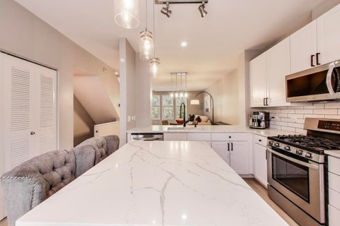 Tiny photo for 1010 N Crosby Street, Chicago, IL 60610 (MLS # 12476248)