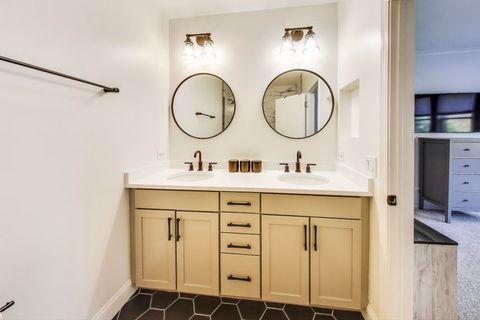 Tiny photo for 1010 N Crosby Street, Chicago, IL 60610 (MLS # 12476248)