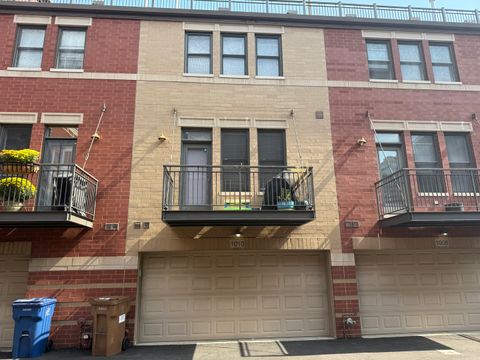 Tiny photo for 1010 N Crosby Street, Chicago, IL 60610 (MLS # 12476248)